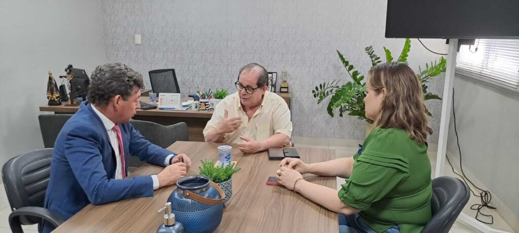 Dirigentes de hospital discutiram avanço na saúde com deputados