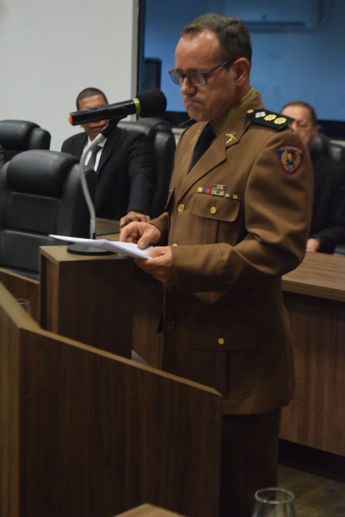 Câmara homenageia oficial da PM em reunião especial