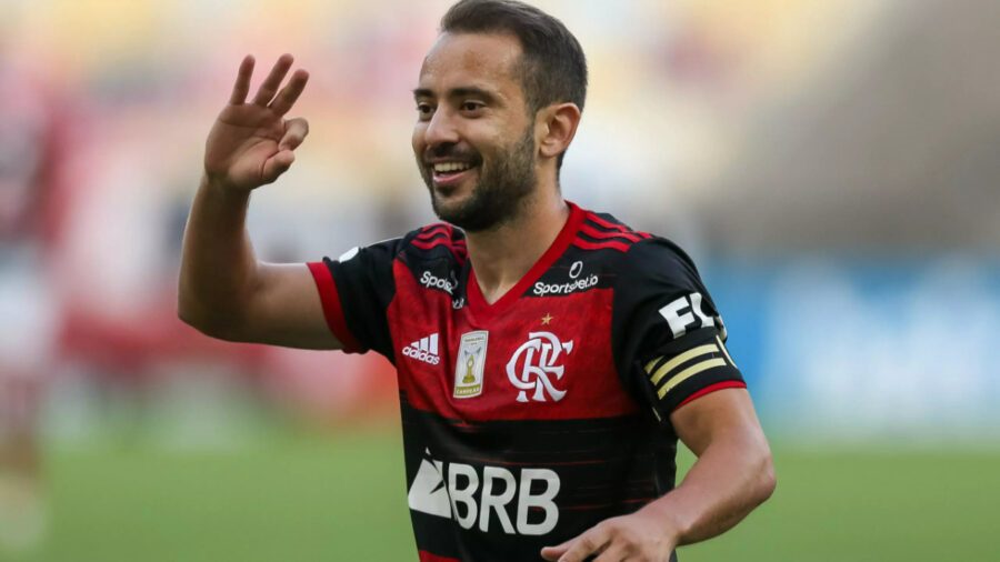 Cruzeiro sonha com o retorno do meia Everton Ribeiro à Toca