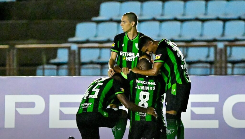 Cruzeiro pega o Souza e o América o Maringá