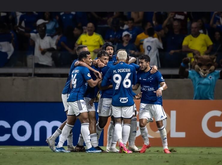 Cruzeiro completa 103 anos e tem expectativa de reforços