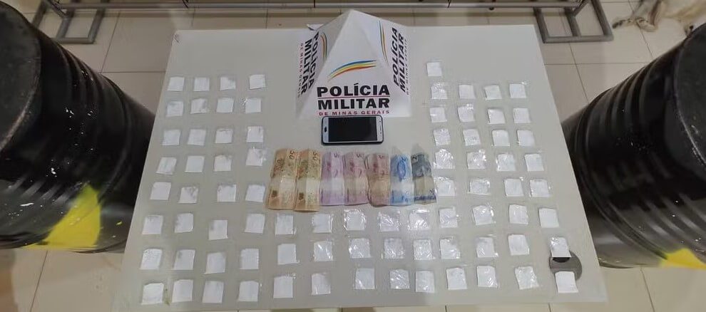 Suspeito de tráfico preso com cocaína