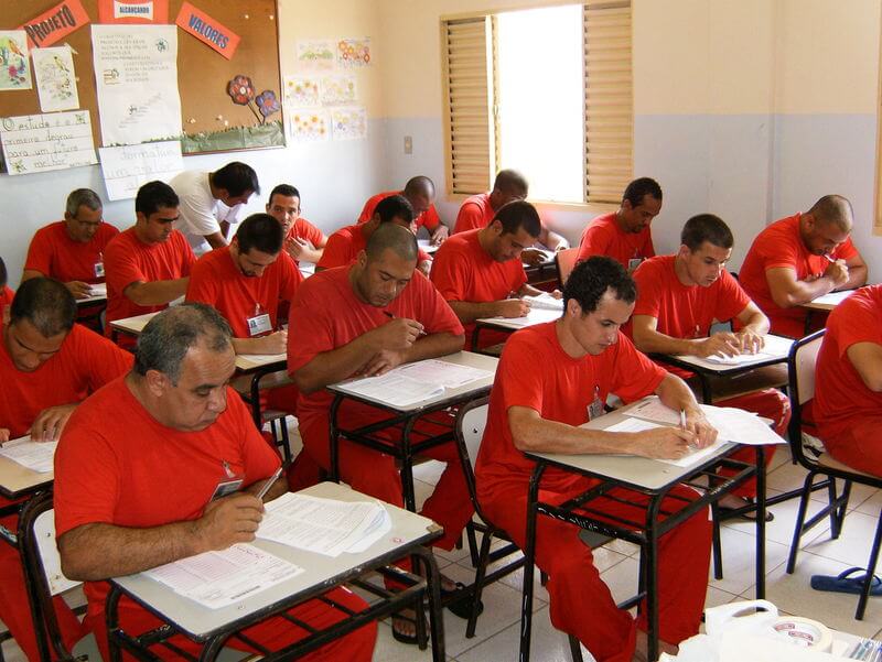 Mais de 60% dos detentos têm nota para buscar vagas em universidades