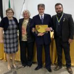 Rotary presta homenagens ao comemorar 30 anos