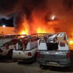 Incêndio atinge 14 caminhonetes que presta serviço para a Cemig