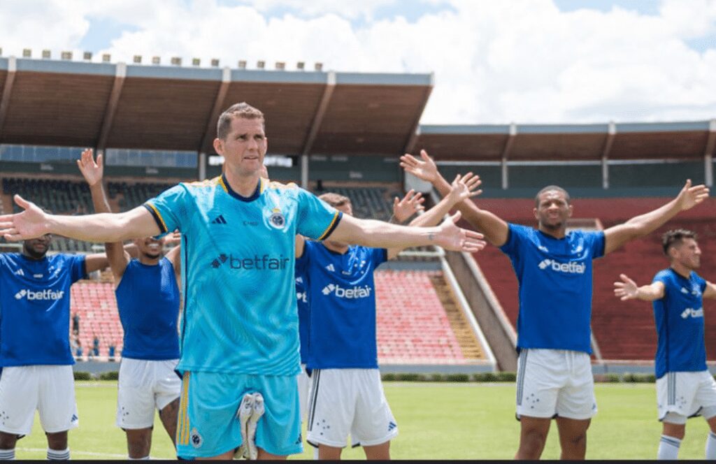 Técnico poderá fazer testes no Cruzeiro