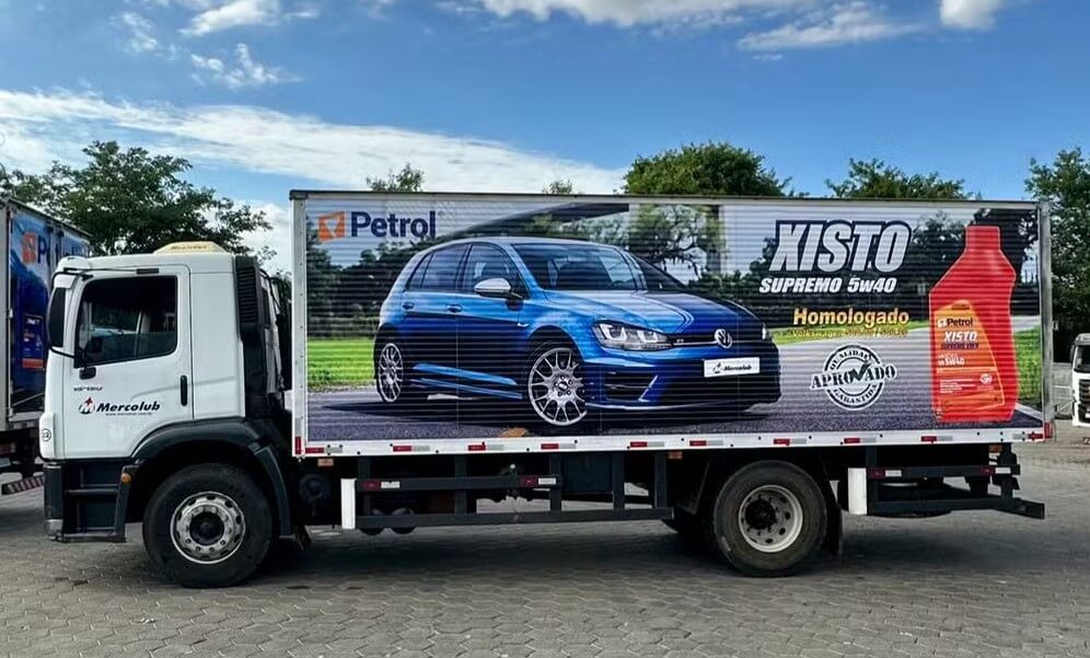 Bandidos roubam caminhão com carga de óleo lubrificante