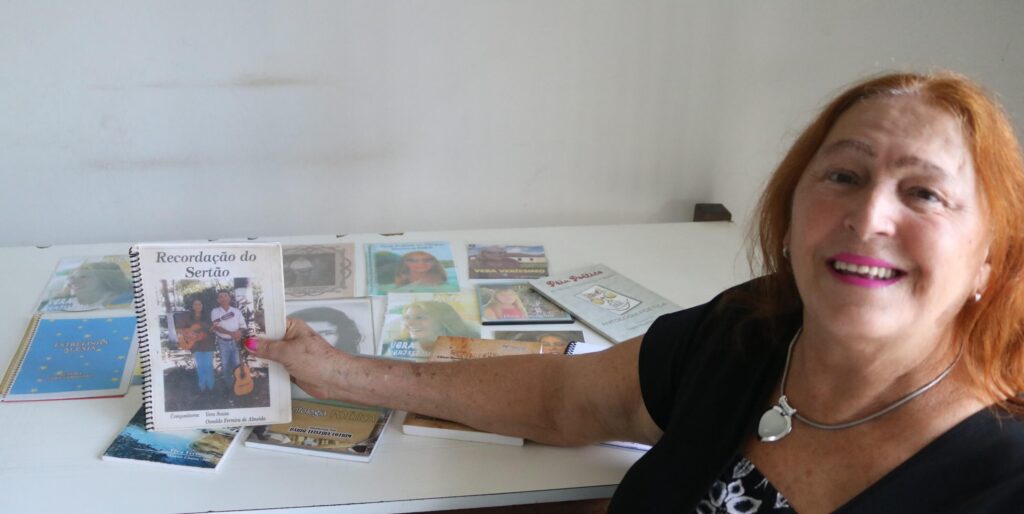 Escritora e maratonista já lançou 30 Conciliar negócios e família desafia mulheres livros no Psiu Poético em Montes Claros