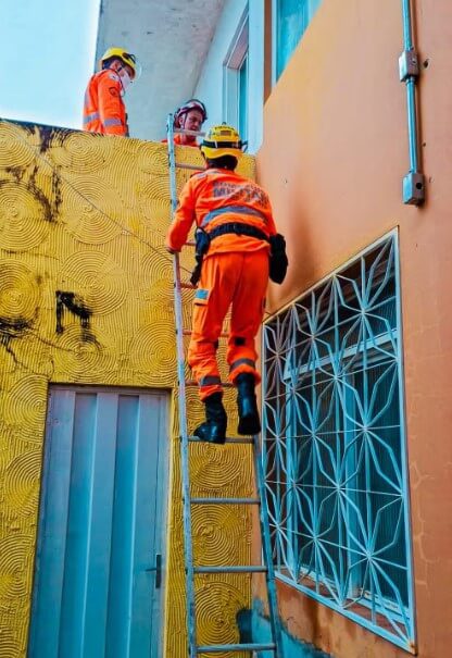 Idosa fica presa no banheiro de casa e é socorrida pelo CB