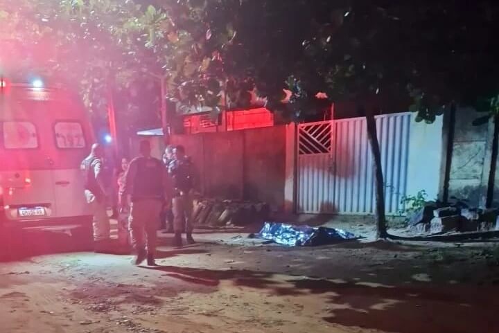 Homem mata irmão com golpe de machado