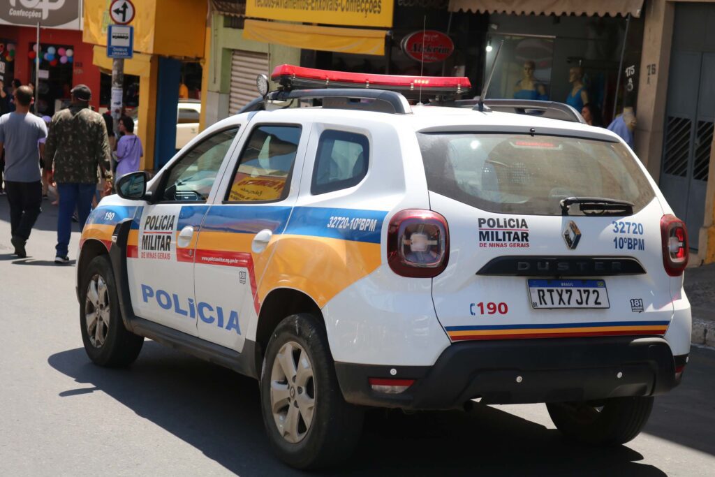 Idoso tem nariz fraturado por mulher durante assalto