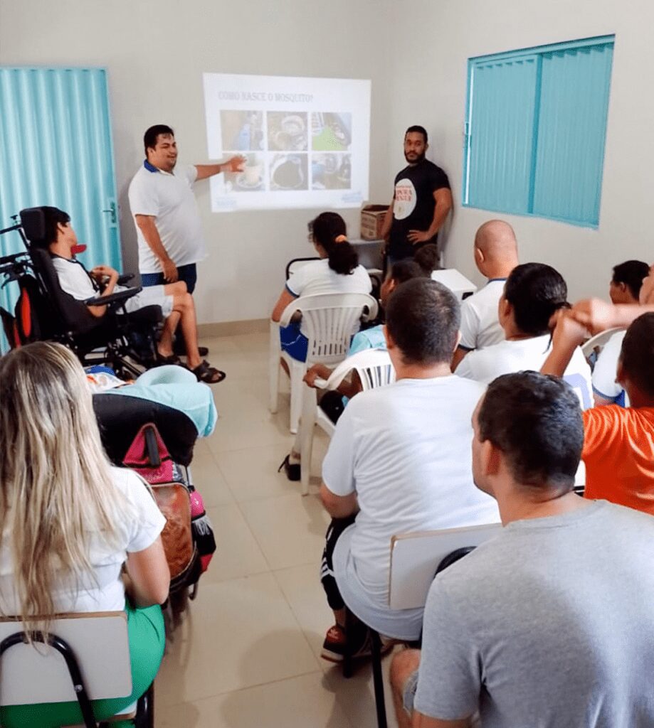 Setor de endemias promove palestra na Apae de Monte Azul