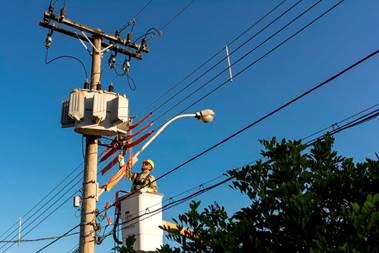 Cemig faz melhoria na rede elétrica no Santo Inácio