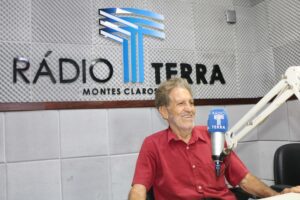 Das ondas do rádio e da TV para o gabinete de prefeito, Zé Vicente, a voz do sertão