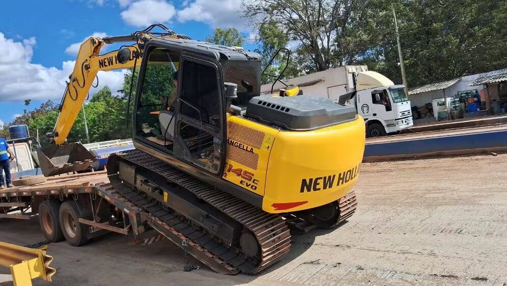 Recuperada escavadeira roubada de canteiro de obras em Buritizeiro