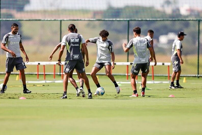 Atlético pode ter até seis reforços contra o Flamengo