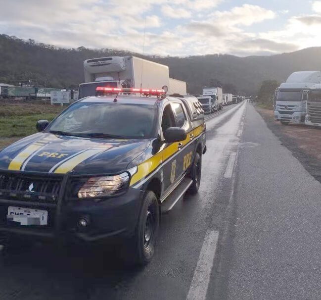 BR-251 liberada após 17 horas de interdição nos dois sentidos