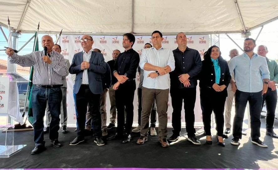 Santiago participa da inauguração de Centro Oncológico