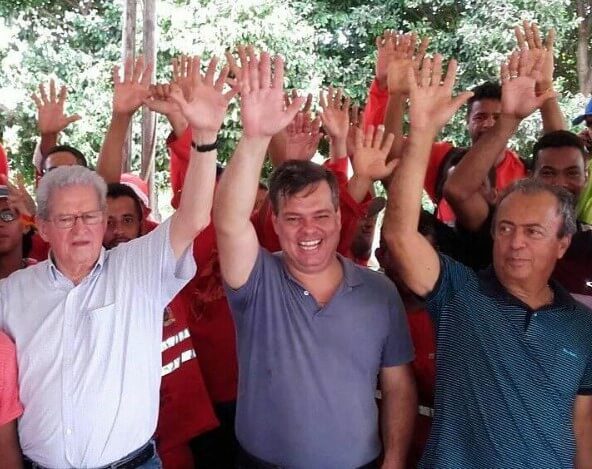 Prefeito exonera vice, secretários e procurador