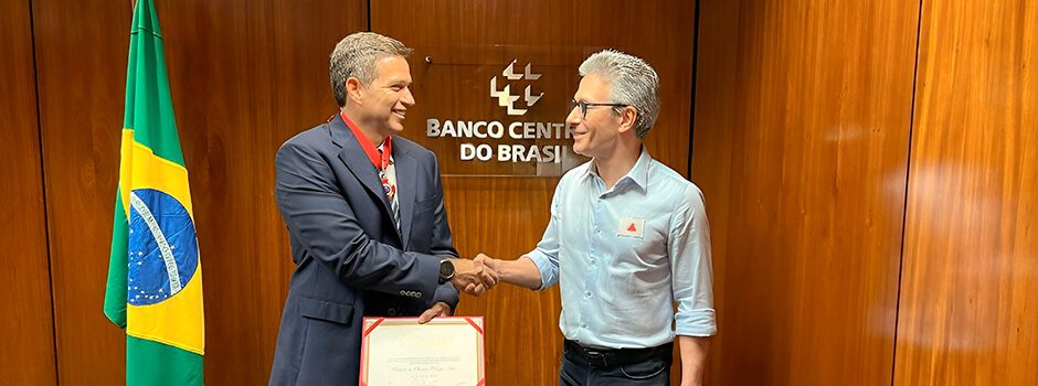 Governador de Minas entrega Medalha da Inconfidência ao presidente do Banco Central