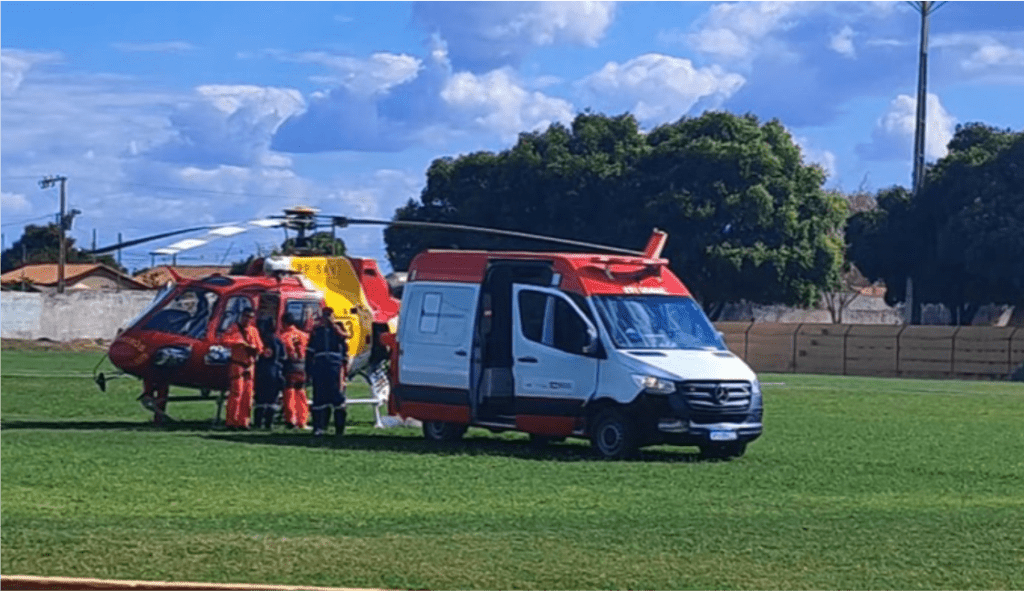 Motorista tem braço amputado após capotar carro na MGC-135