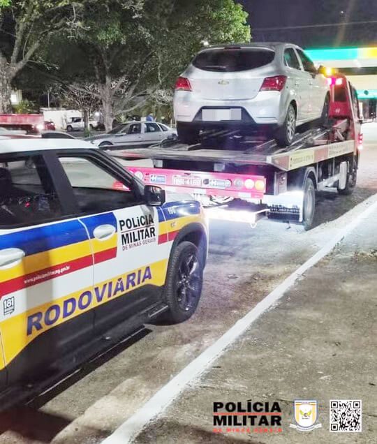 Reincidente perseguido e preso com carro furtado