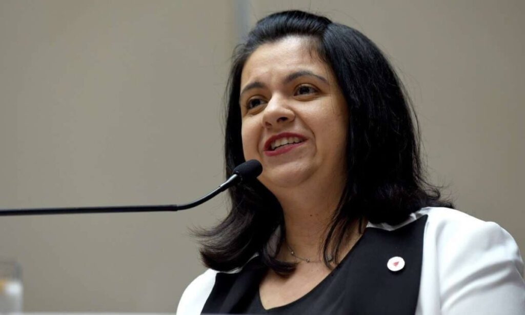 Minas bate marca histórica de 900 mil empregos