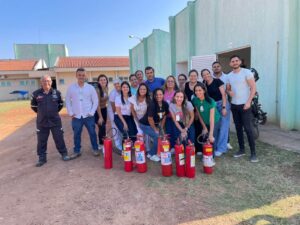 Colaboradores das extensões de Nefrologia e Oncologia Clínica de Salinas participaram de treinamento