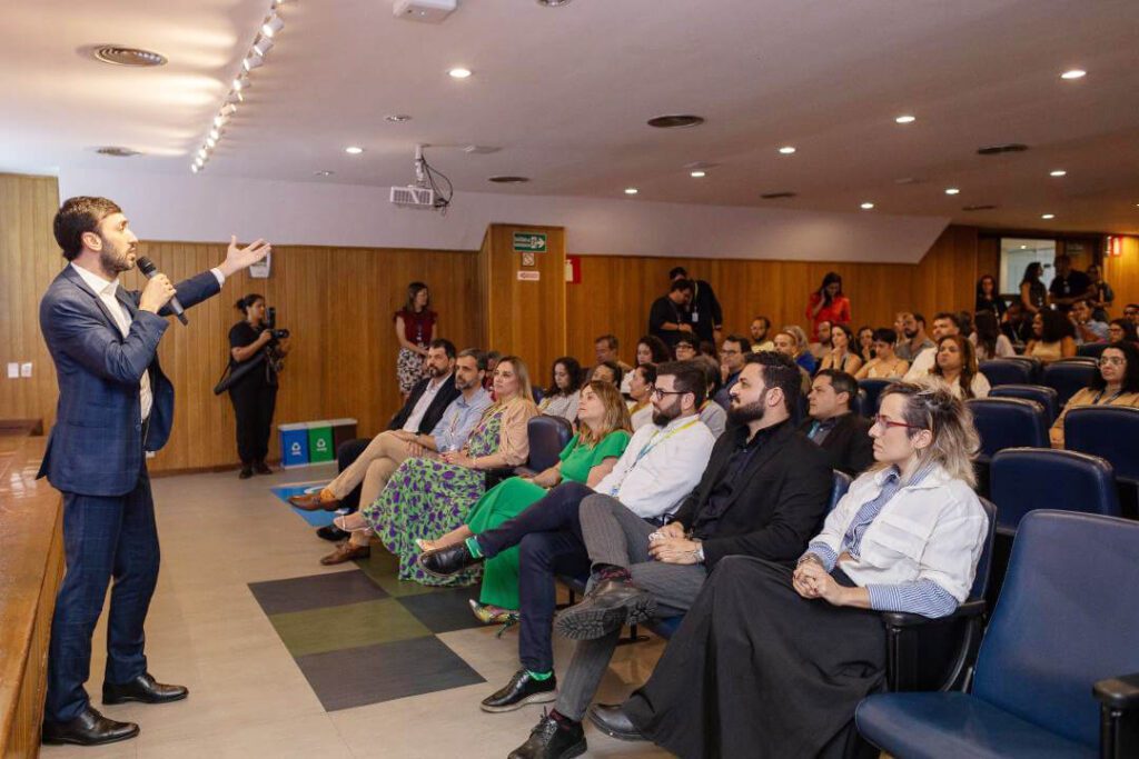 Projeto Arte nas Águas de Minas leva obras de arte urbana a reservatórios