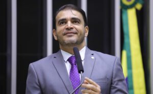 Deputados participam direta e indiretamente das eleições