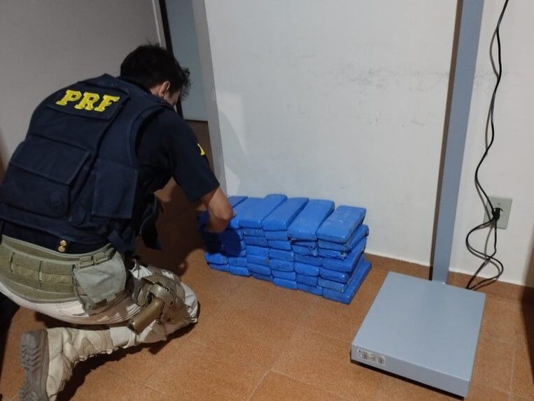 Motociclista preso com 41 barras de maconha