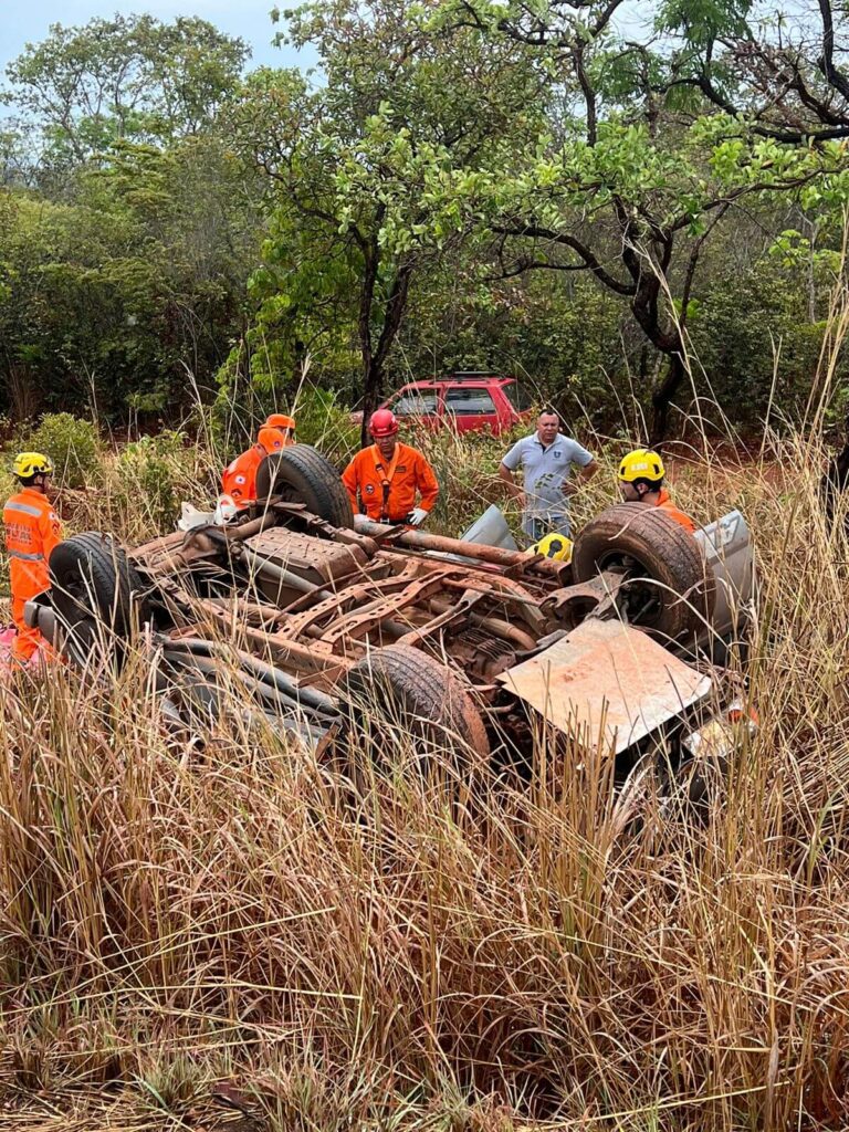 Três pessoas da mesma família ficam feridas em acidente na 365