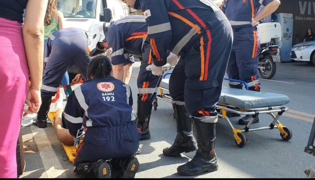 Acidente entre 3 veículos deixa adolescente ferido