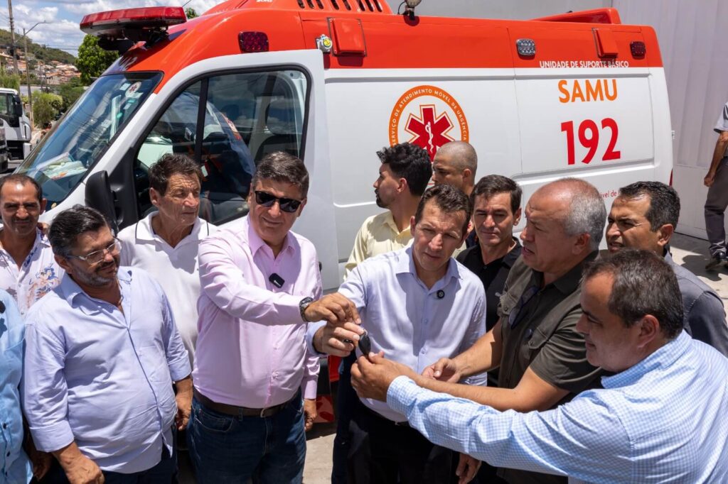 Senador atende demandas da região