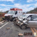 Duas pessoas morrem em colisão entre ambulância do SAMU e carro