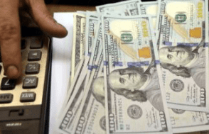 Dólar dispara e bate R$ 6 pela 1ª vez com pacote do governo