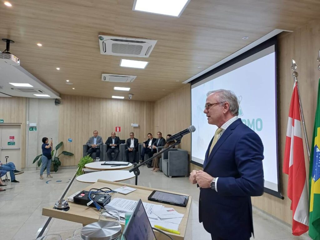 Montes Claros reafirmou sua posição de destaque no cenário industrial farmacêutico nacional, na tarde de quinta-feira (11/9), durante a cerimônia de posse da nova diretoria do Sindicato Intermunicipal das Indústrias Químicas e Farmacêuticas de Montes Claros (Quifarmo)