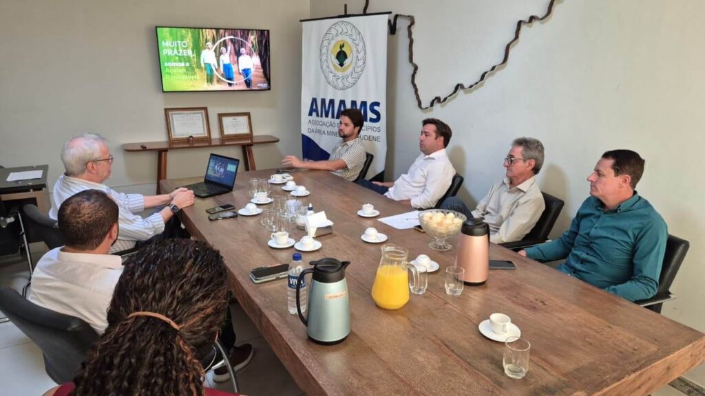 Amams e Acelen discutem parcerias para produção de macaúba na região