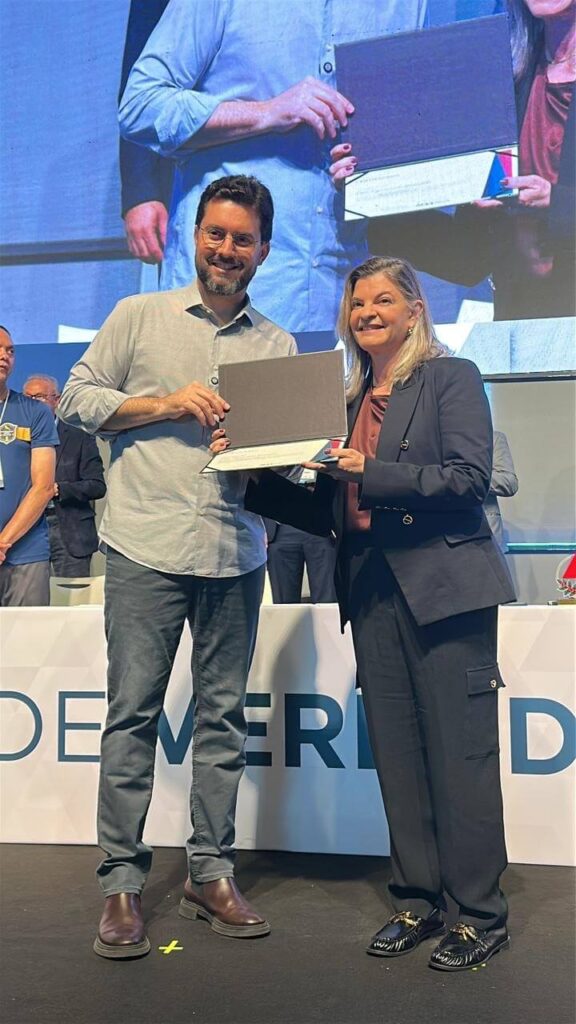 Elbe Brandão toma posse na AMM e propõe revisão urgente da LRF