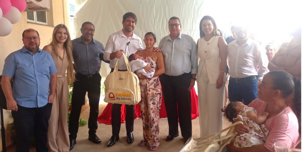 Secretário de Estado faz entrega de enxovais para recém-nascidos