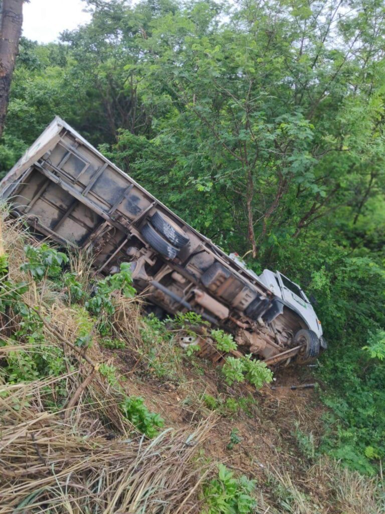 Três pessoas morrem em acidente na BR-251