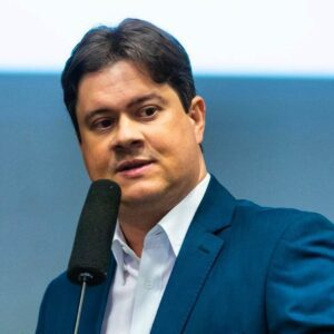 Vereador chama atenção para apagão natalino