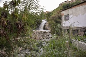 Governador assina lei que interrompe falta de água em hospitais