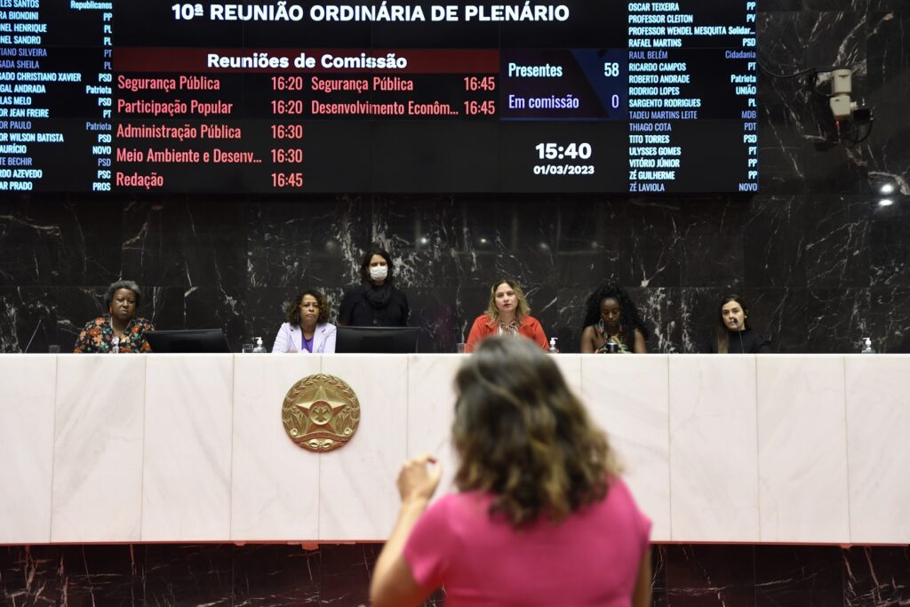 ALMG promulga lei de cotas para negros em concursos