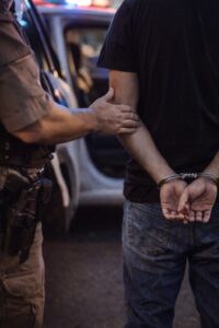 Criminoso preso após assaltar motorista de aplicativo em MOC