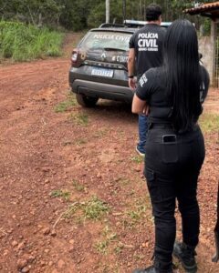 Mãe presa suspeita de explorar sexualmente de filha adolescente