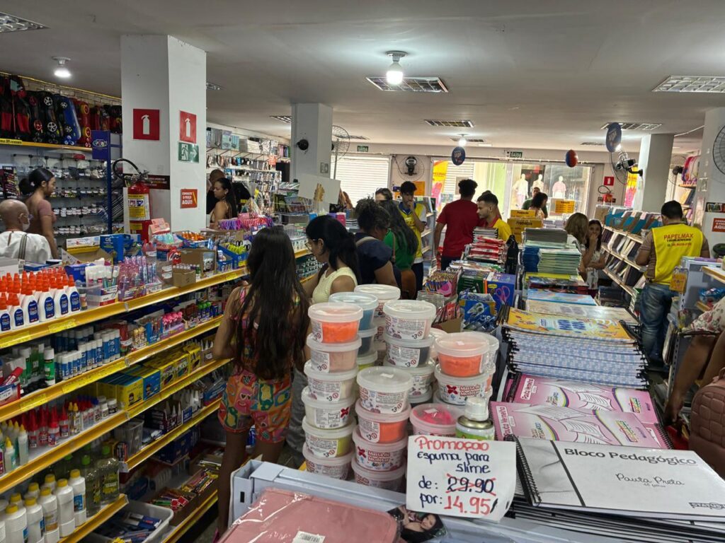 Volta às aulas movimenta economia em Montes Claros