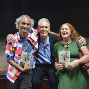 Lançamento de livro eterniza a voz de Zé Vicente