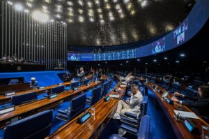 Na CCJ, também tramita uma PEC protocolada pelo líder da oposição no Senado Federal, Rogério Marinho