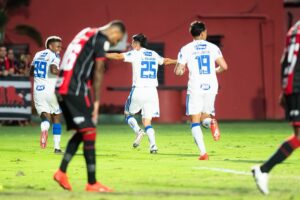 Time baiano toma a virada do Cruzeiro, se complica na tabela e mantém tabu de quase 20 anos
